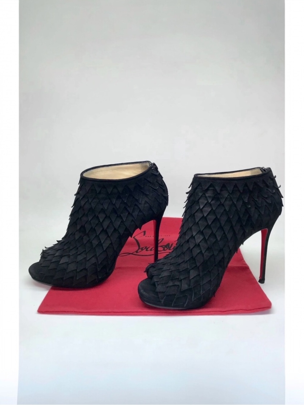 Christian Louboutin Diplonana 120 Veau Velours Booties – Black
Size 38